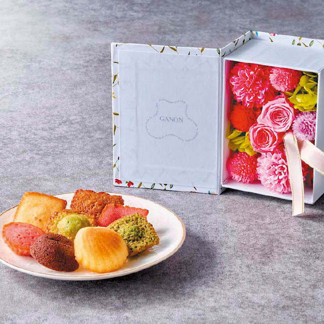 プティ・ガトー・アソルティとプリザーブドフラワーBOOK